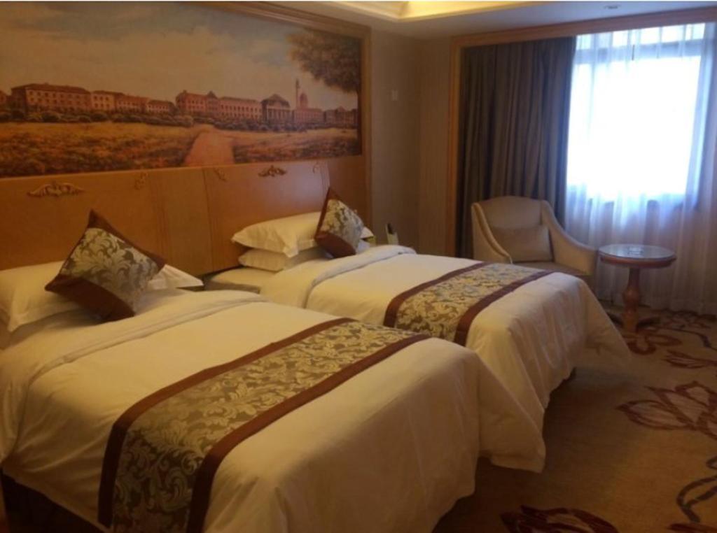 Vienna International Hotel Lhasa Potala Palace Екстериор снимка