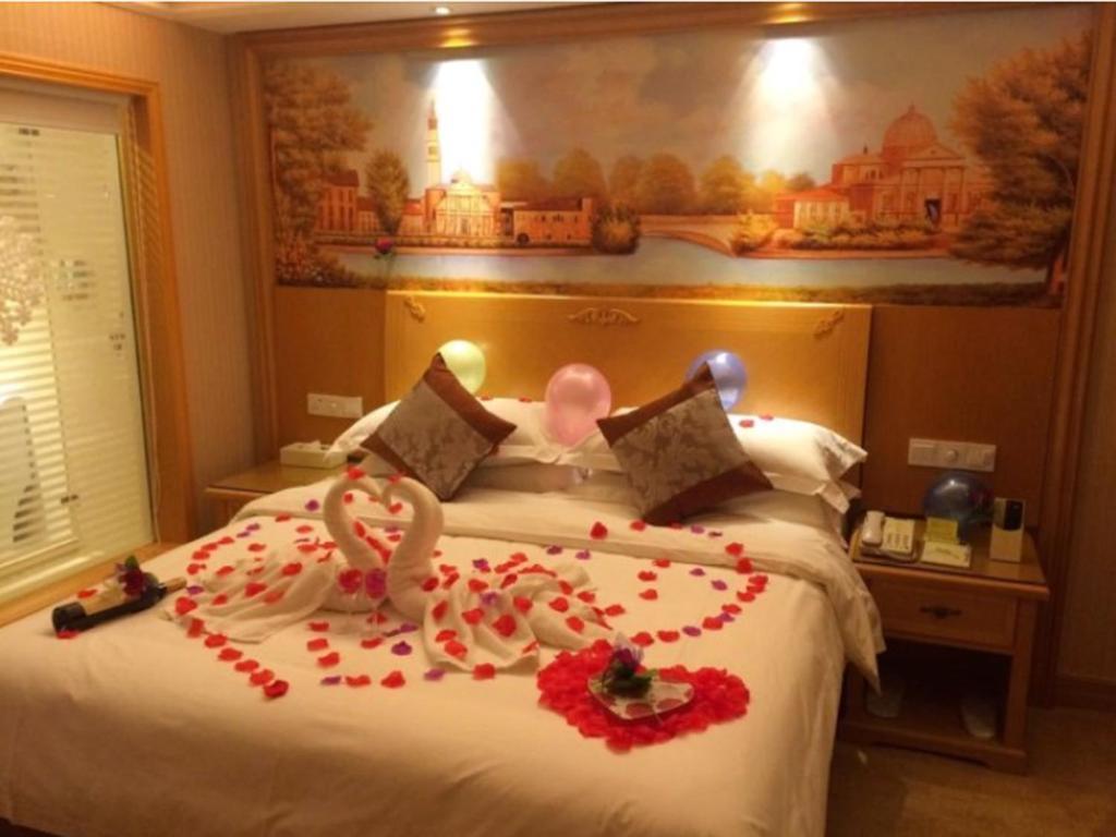Vienna International Hotel Lhasa Potala Palace Екстериор снимка