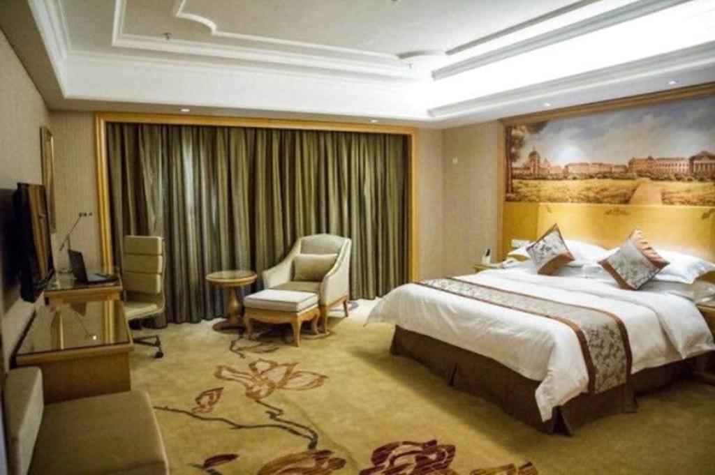 Vienna International Hotel Lhasa Potala Palace Екстериор снимка