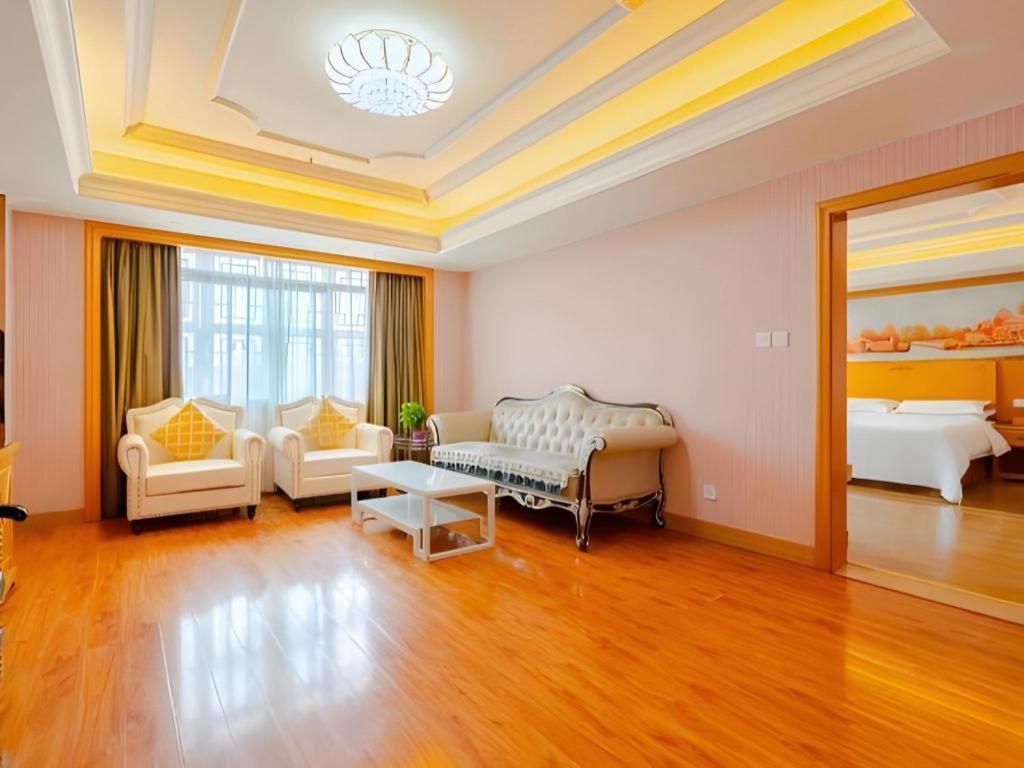 Vienna International Hotel Lhasa Potala Palace Екстериор снимка